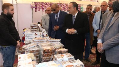 محافظ أسيوط يفتتح معرض 