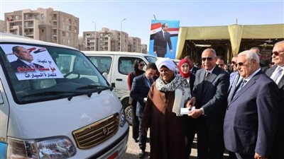 محافظ المنيا يشهد اصطفاف سيارات الميكروباص الجديدة ضمن مبادرة إحلال سيارات البيك أب 