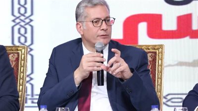 كريم بدوي: الدولة تعمل على تحقيق مزيج الطاقة الأمثل ووضع استراتيجية للطاقة 