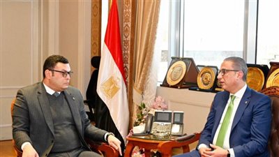 وزير الإسكان ومحافظ الفيوم يتابعان عددا من الملفات المشتركة