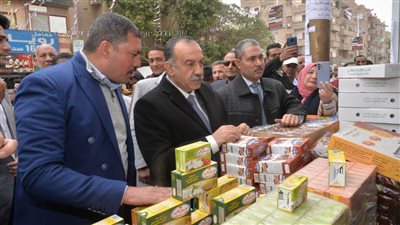 محافظ أسيوط يفتتح معرضي 