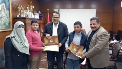  بالصور.. تكريم طالبين من أبطال الجمهورية للسباحة الحرة لذوي الهمم بالغربية