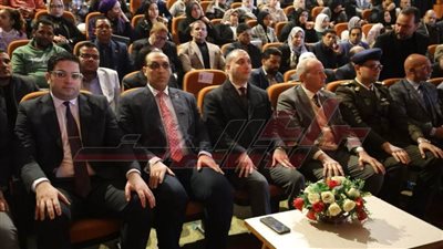 محافظ كفر الشيخ يشيد بدور الشباب في تحقيق التنمية 