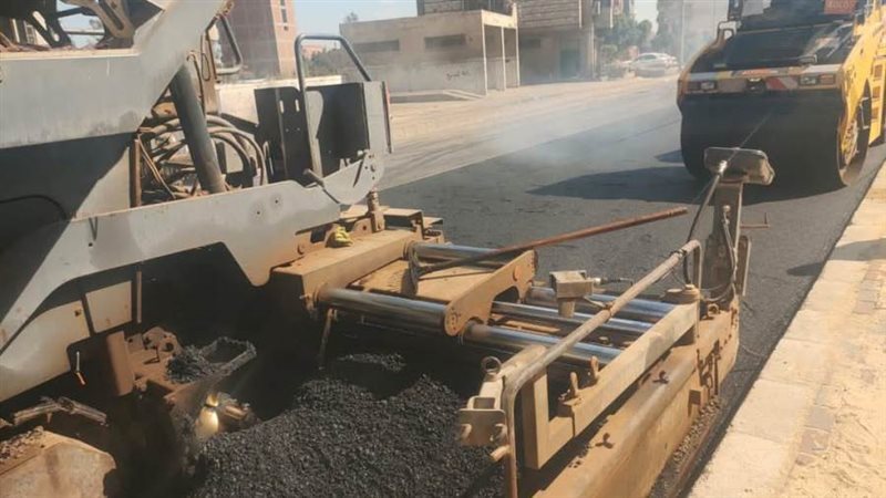 جانب من رصف محور