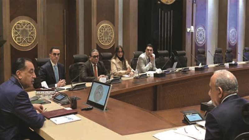 رئيس الوزراء مع وزيري