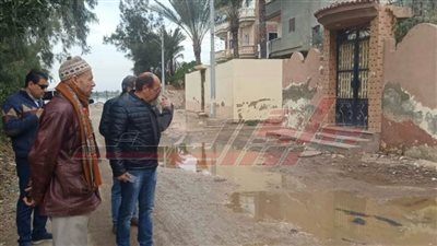 إصلاح كسر بماسورة مياه الشرب الشمالية بشارع البحر بسيدي سالم