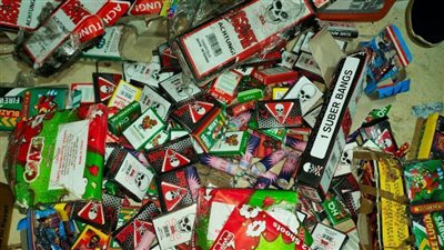   بالصور.. ضبط  14 ألف صاروخ ألعاب نارية فى الغربية لحماية أرواح المواطنين