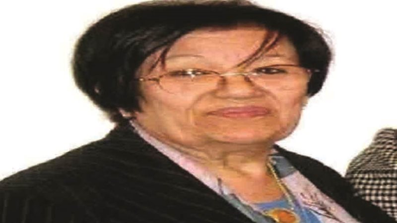 الفنانة التشكيلية