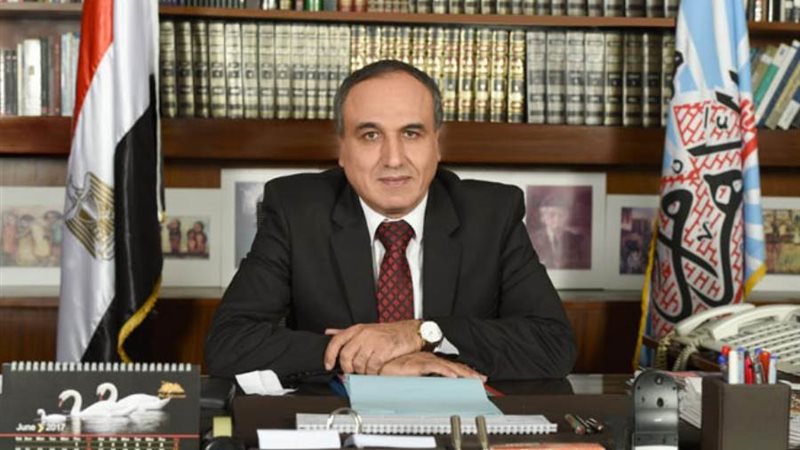 الكاتب الصحفي عبد