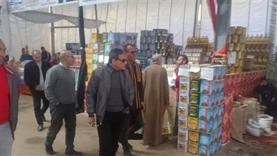 رئيس مدينة كوم حمادة يتابع توافر السلع الغذائية بمعرض أهلا رمضان