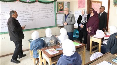 “غرس قيم الولاء والانتماء واجب وطني” رسالة محافظ بني سويف لطلاب المدارس