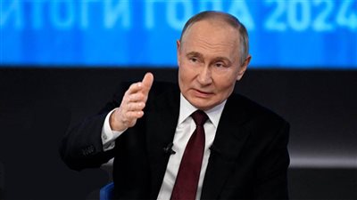 الرئيس الروسي يؤكد ضرورة تطوير آليات إعادة المواطنين وإعادة توطين الأجانب