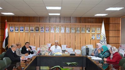 رئيس جامعة أسيوط يشكل لجنة لفحص نداءات عدد من طلاب كلية التمريض 
