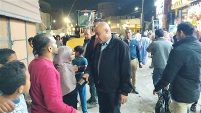 رئيس حي غرب أسيوط يقود حملة مكبرة لرفع الإشغالات من الشوارع