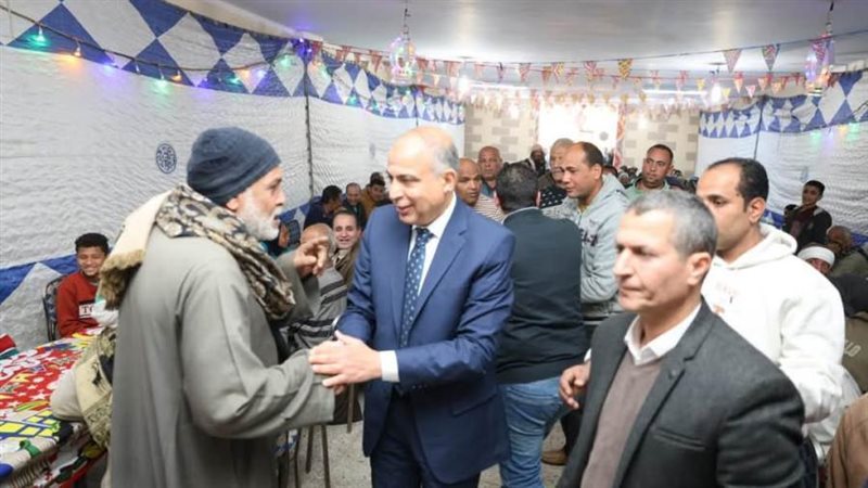 محافظ المنيا بين