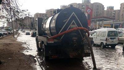 محافظ القاهرة: توزيع الشفاطات العملاقة لإزالة أي تجمعات مائية