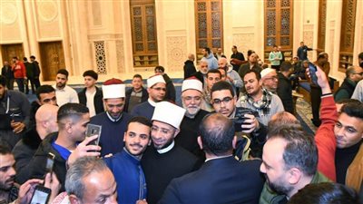 وزير الأوقاف يؤدي صلاة العشاء والتراويح في مسجد العلي العظيم وسط أجواء روحانية 