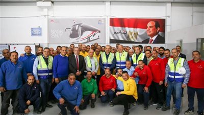 وزير قطاع الأعمال يشارك العاملين بالنصر للسيارات إفطار رمضان