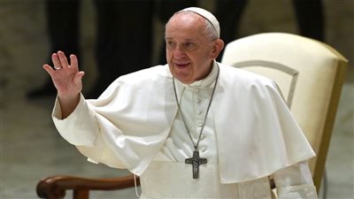 الفاتيكان: البابا فرنسيس لم يعد يعاني من الحمى أو أزمات تنفسية واختبارات الدم مستقرة