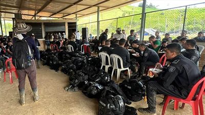 إطلاق سراح 29 شرطيًا وجنديًا كانوا محتجزين لدى متمردين جنوب غربي كولومبيا