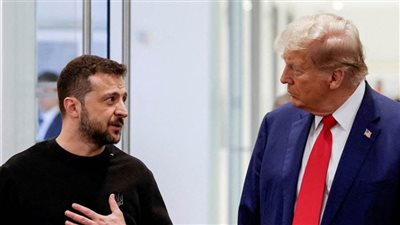 واشنطن بوست: زيلينسكي يسارع لإصلاح العلاقات في ظل تقلب مواقف ترامب