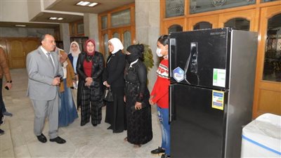 محافظ أسيوط يسلم جهازي عروسة لفتاتين يتيمتين مقبلتين على الزواج بالمشاركة المجتمعية