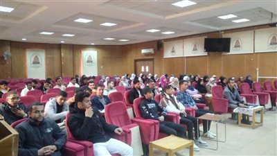 وحدة الاستدامة بآداب سوهاج تنظم ندوة تثقيفية عن التحول الأخضر والابتكار المستدام