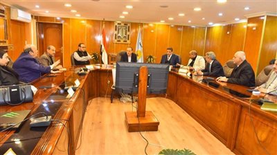 محافظ أسيوط يترأس اجتماع المناطق الصناعية لمناقشة تنميتها وتذليل العقبات أمام المستثمرين