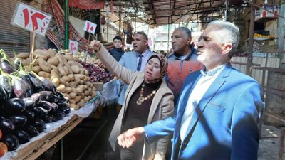 وكيل تموين الإسكندرية ورئيس حي شرق يقودان حملة مكبرة على سوق باكوس