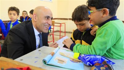 وزير التعليم يتفقد مدارس منطقة الأسمارات ويشدد على تسجيل الغياب