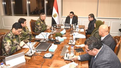 وزيرالإسكان يتابع مع مسئولي الهيئة الهندسية ملفات العمل والمشروعات المشتركة