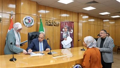 محافظ المنيا يوجه مديرية العمل بتوفير فرص عمل بالتعاون مع القطاع الخاص ويقرر صرف مساعدات مالية وعينية 