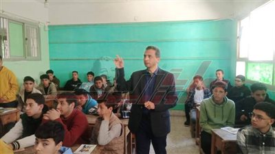 وكيل تعليم كفر الشيخ يتفقد المدارس ويتابع الاختبارات الشهرية