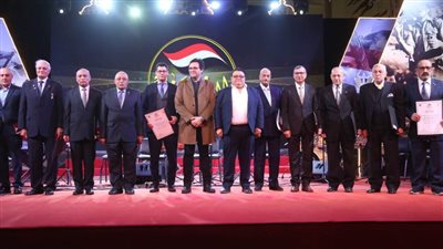 وزير الثقافة يكرم أبطال أكتوبر ونجوم الفن.. ويسلم جوائز مسابقة أنا المصري