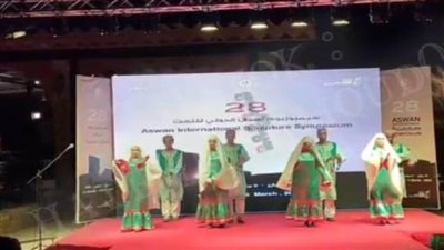  محافظ أسوان يشيد بالأداء المتميز لفرقة للفنون الشعبية ومشاركتها في إحياء برنامج ليالي رمضان