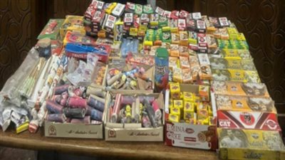 ضبط 3 اشخاص يتاجرون في الألعاب النارية وبحوزتهم 16305 قطعات 