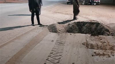 رئيس مدينة الغنايم بأسيوط يتابع رفع تراكمات القمامة والمخلفات والأتربة من شوارع المركز