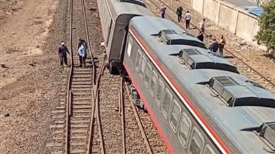 بالصور.. السيطرة على خروج عربات من قطار عن القضبان في الغربية