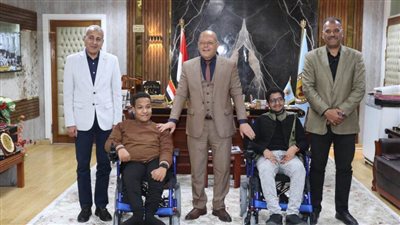 كراسي متحركة كهربائية إهداء من جامعة سوهاج للطلاب ذوي الهمم دعمًا لدمجهم في المجتمع الجامعي