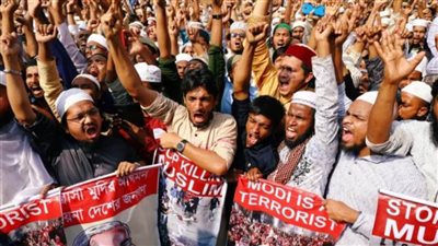 متشددون هندوس يهاجمون مسجدا خلال احتفالات “هولي” غربي الهند (فيديو)