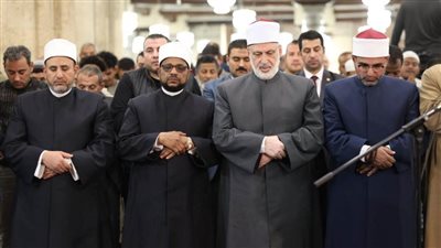 في الليلة الخامسة عشرة من رمضان.. الجامع الأزهر كامل العدد لأداء صلاتي العشاء والتراويح