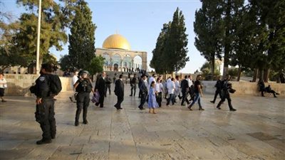 الاحتلال يشدد قيوده على وصول الفلسطينيين للأقصى في الجمعة الثانية من رمضان
