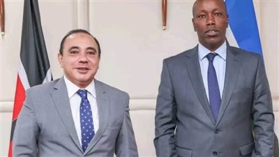 سفير مصر بنيروبي يبحث مع وزير الاستثمار والتجارة والصناعة الكيني تعزيز التعاون بين البلدين