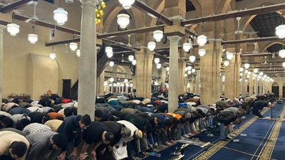  برواية حفص.. الجامع الأزهر يقيم تراويح الليلة 16 بحضور آلاف المصلين