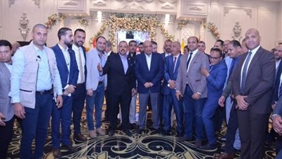 وزير الكهرباء يشارك العاملين بشركات الكهرباء والنقابة العامة للمرافق إفطارهم الجماعي