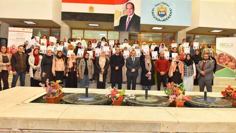 محافظ أسيوط خلال