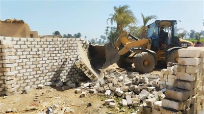 إزالة 14 حالة تعد على أراضي أملاك دولة بمركزي أسيوط والغنايم