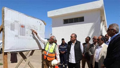 محافظ أسوان يتابع الأعمال الجارية بمشروع توسعة محطة مياه فطيرة 
