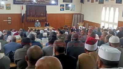 شهاوي يجتمع بشيوخ معاهد المرحلة الابتدائية بديوان منطقة كفر الشيخ