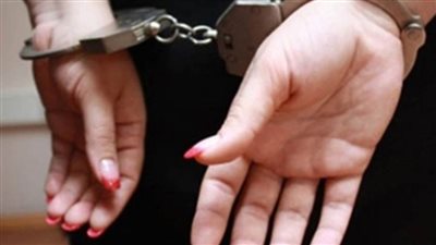 ضبط سيدة بالقاهرة تخصصت في سرقة السيارات بأسلوب 